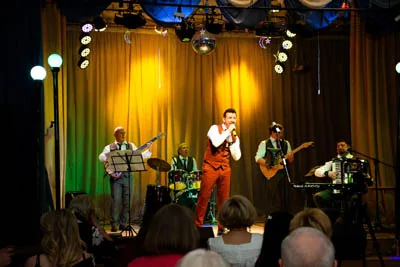 Ретро-группа Чародеи. Солист Валерий Алешков